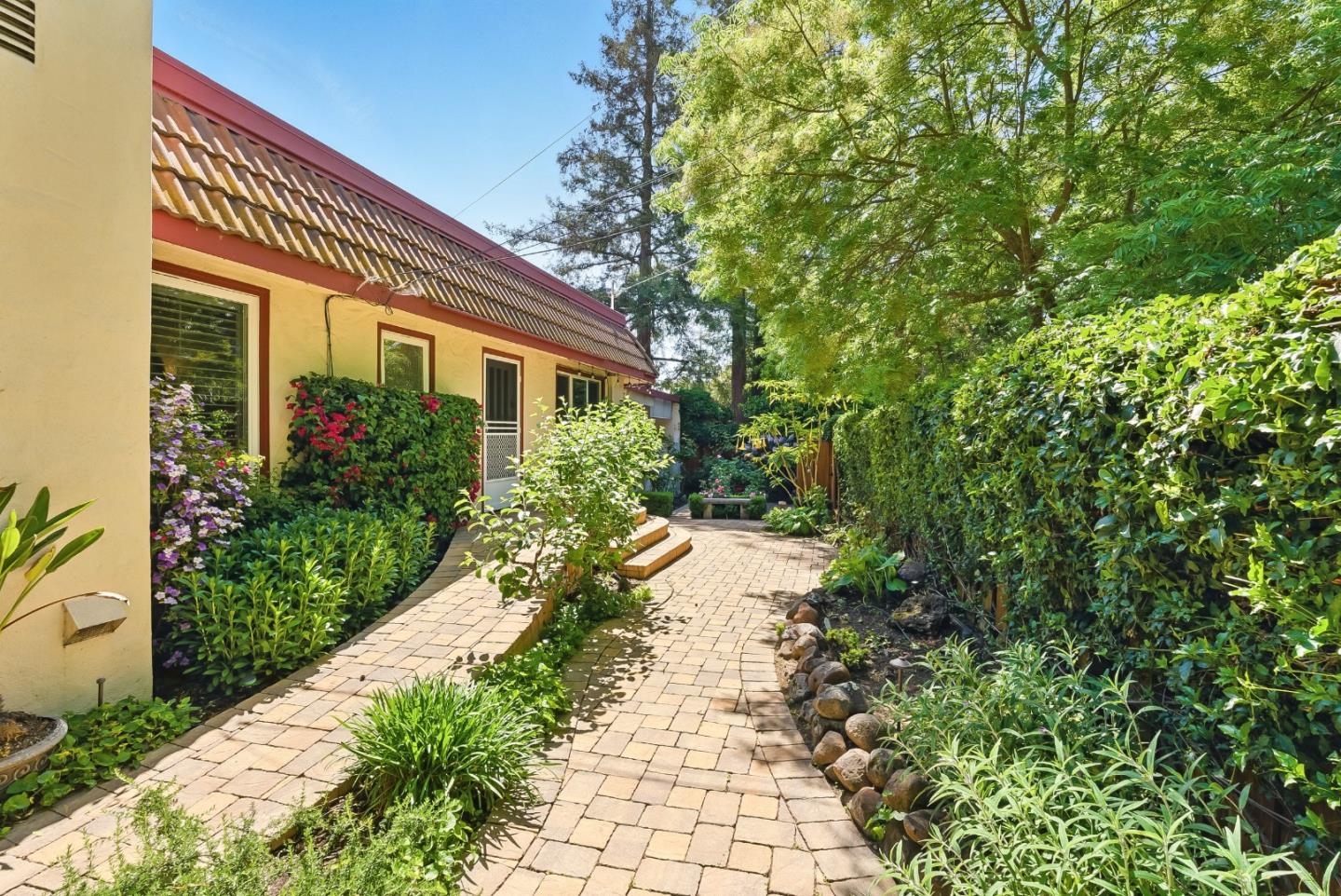 Detail Gallery Image 40 of 55 For 435 Edgewood Rd, Redwood City,  CA 94062 - 3 Beds | 2 Baths