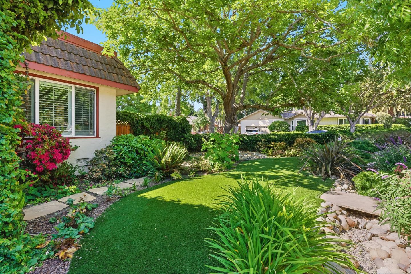 Detail Gallery Image 5 of 55 For 435 Edgewood Rd, Redwood City,  CA 94062 - 3 Beds | 2 Baths