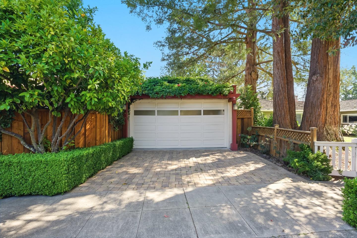 Detail Gallery Image 6 of 55 For 435 Edgewood Rd, Redwood City,  CA 94062 - 3 Beds | 2 Baths