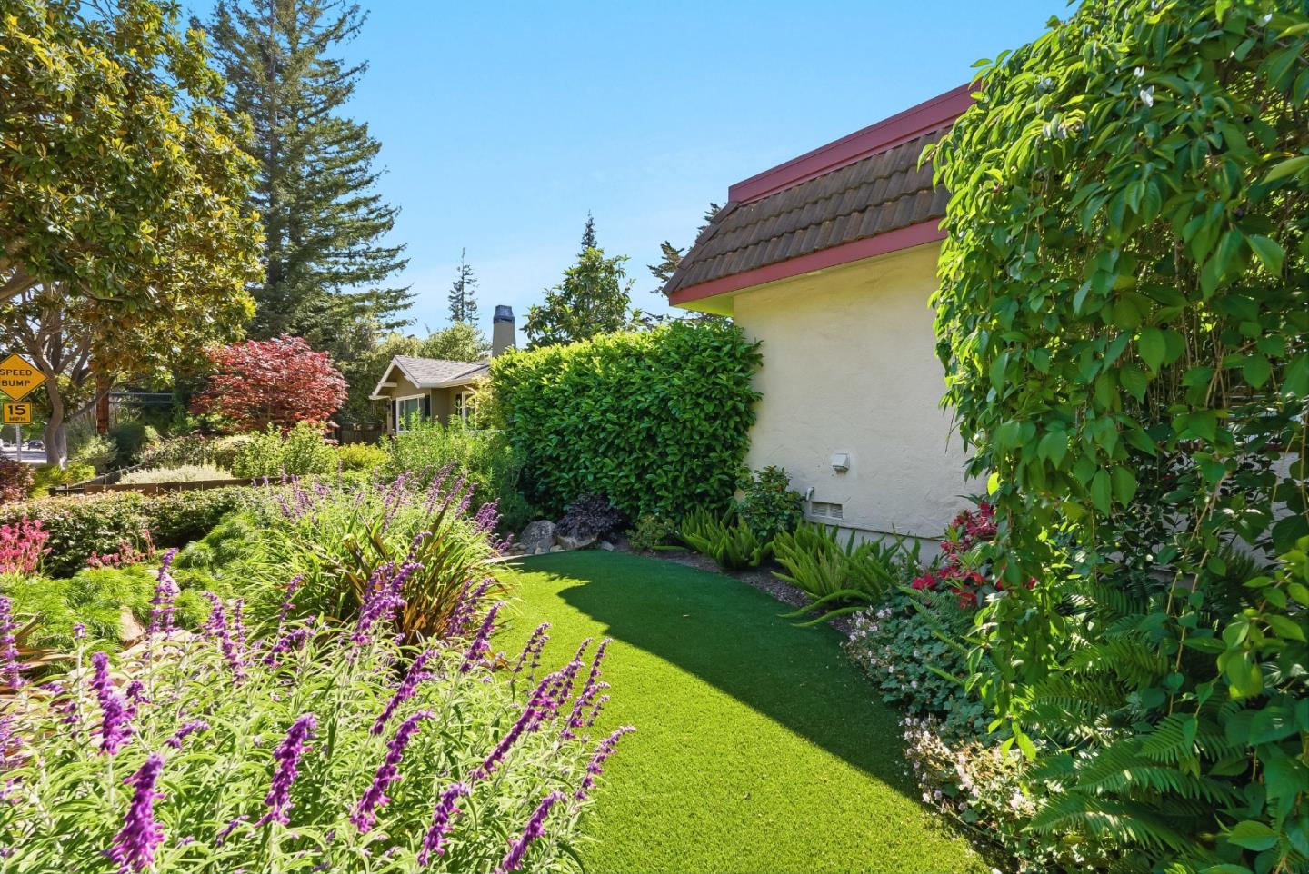 Detail Gallery Image 8 of 55 For 435 Edgewood Rd, Redwood City,  CA 94062 - 3 Beds | 2 Baths