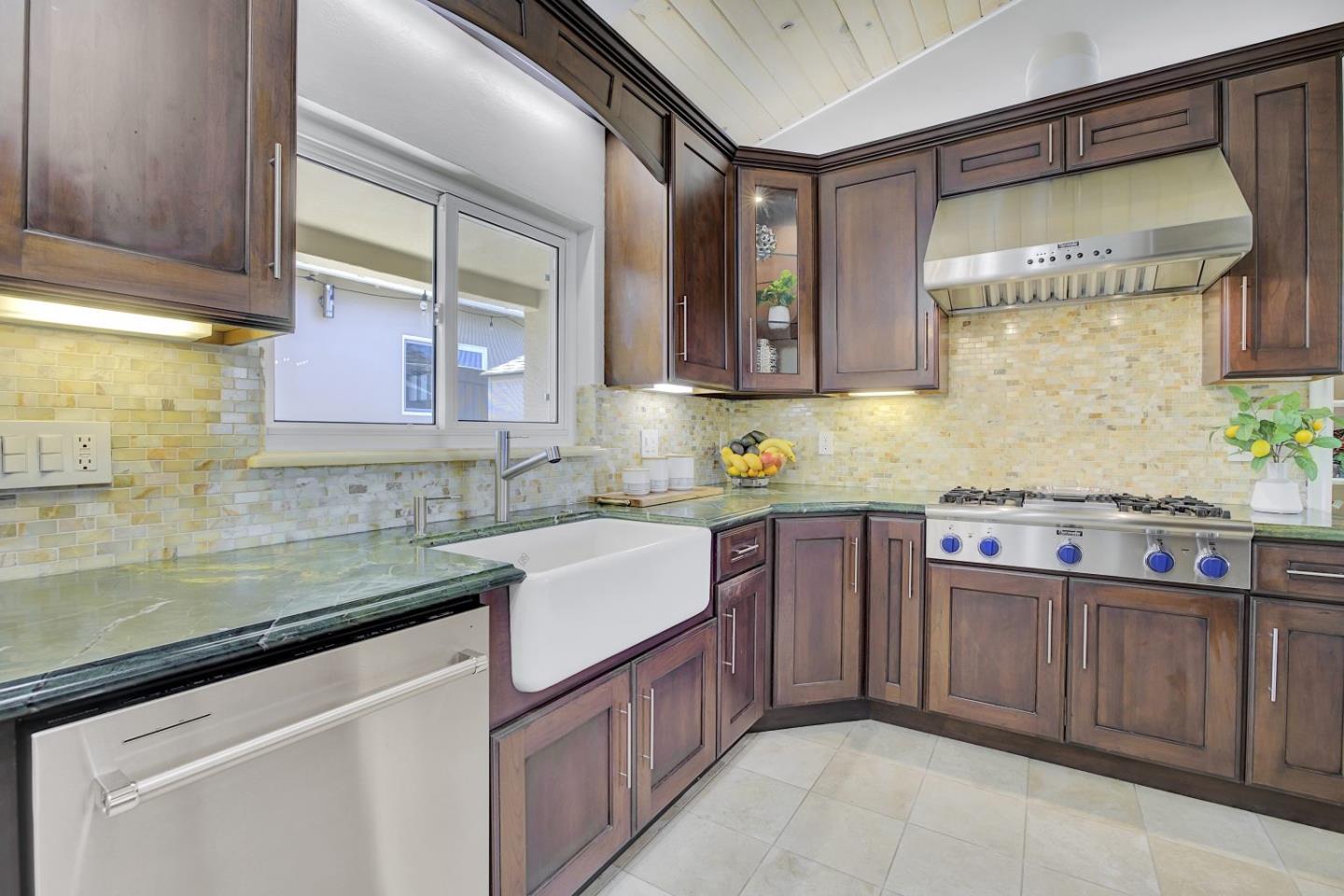 Detail Gallery Image 15 of 66 For 500 South Rd, Belmont,  CA 94002 - 3 Beds | 2/1 Baths