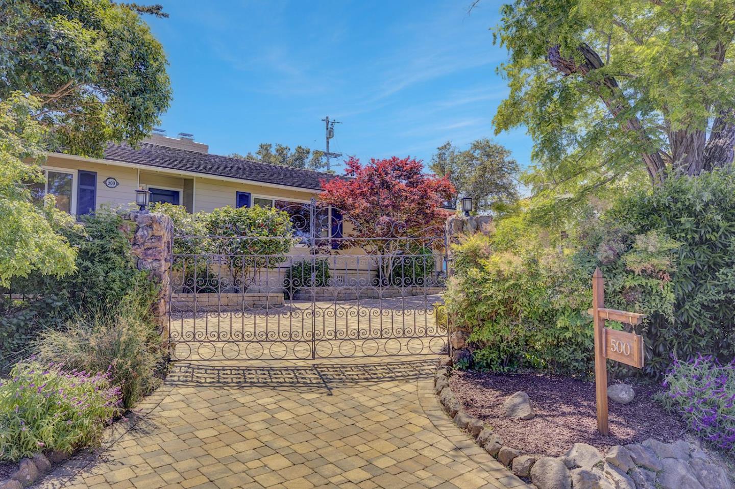 Detail Gallery Image 3 of 66 For 500 South Rd, Belmont,  CA 94002 - 3 Beds | 2/1 Baths