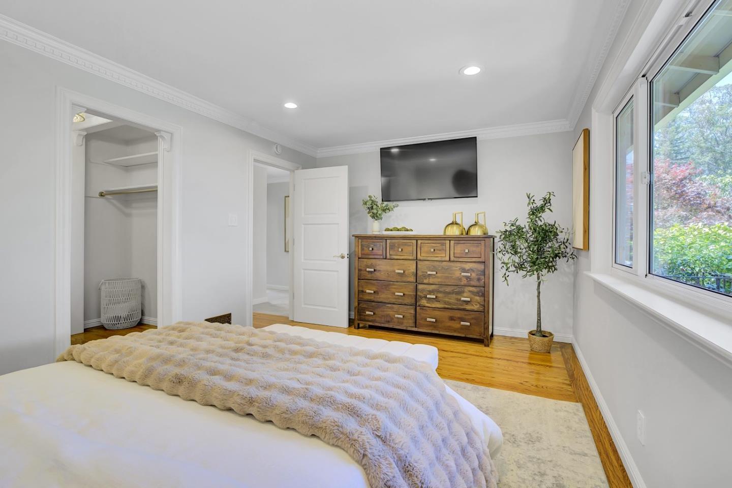 Detail Gallery Image 34 of 66 For 500 South Rd, Belmont,  CA 94002 - 3 Beds | 2/1 Baths