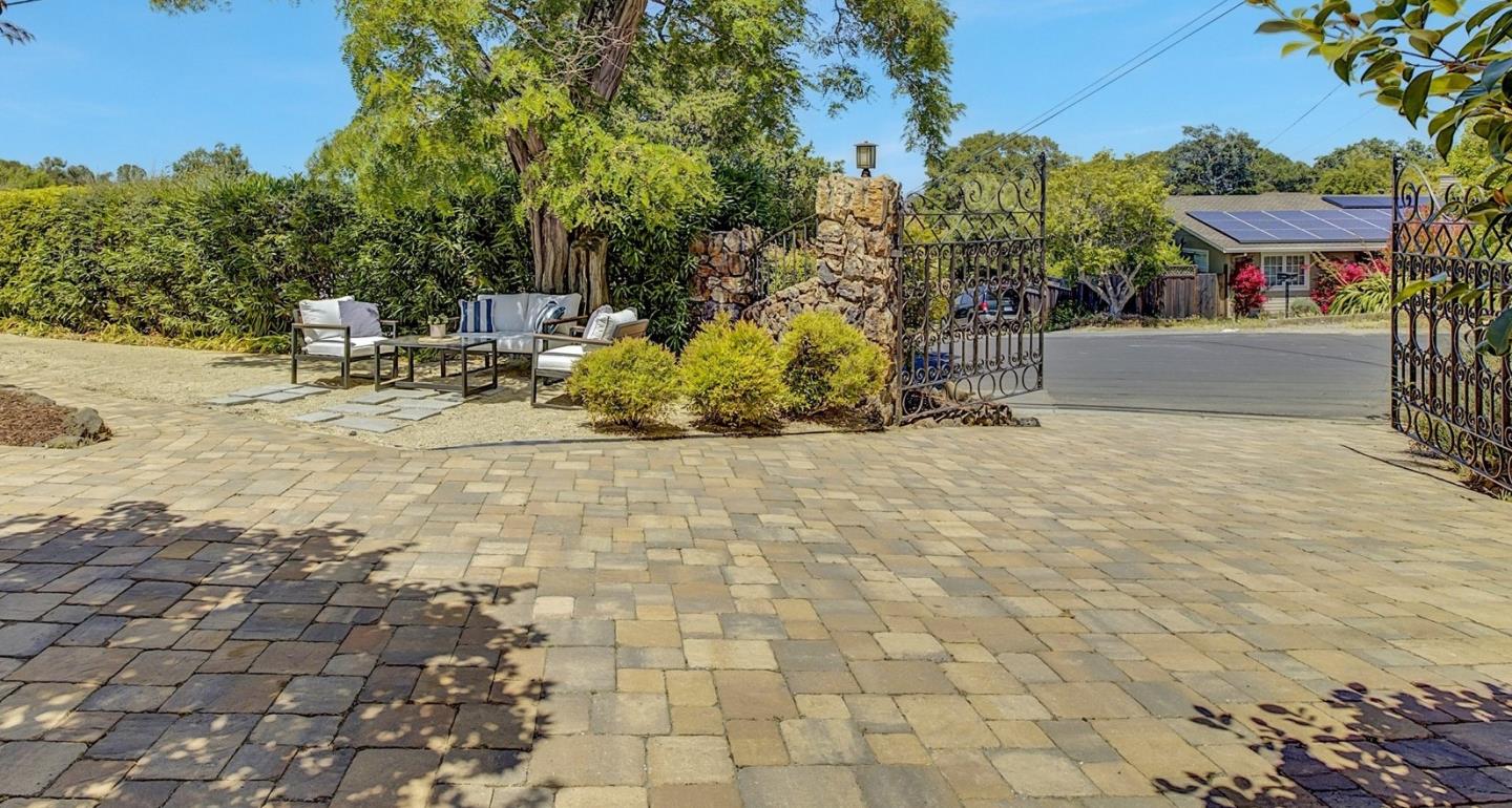 Detail Gallery Image 55 of 66 For 500 South Rd, Belmont,  CA 94002 - 3 Beds | 2/1 Baths
