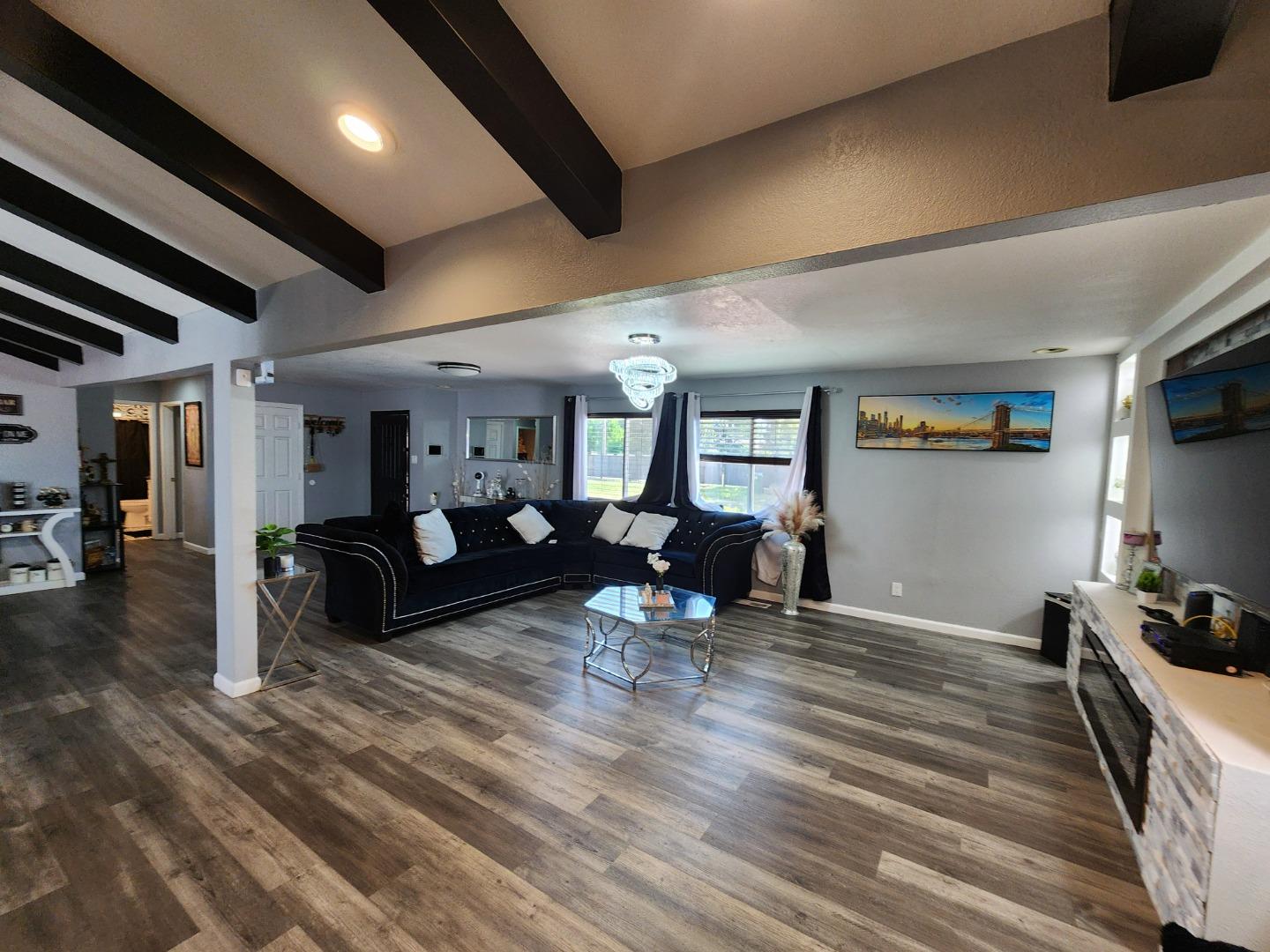 Detail Gallery Image 3 of 22 For 601 Weyer Rd, Modesto,  CA 95357 - 3 Beds | 2/1 Baths