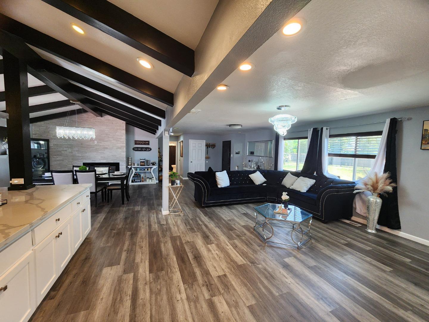 Detail Gallery Image 4 of 22 For 601 Weyer Rd, Modesto,  CA 95357 - 3 Beds | 2/1 Baths