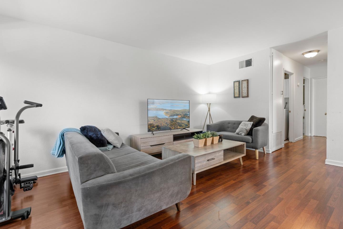 Detail Gallery Image 13 of 31 For 2340 Warfield Way #B,  San Jose,  CA 95122 - 2 Beds | 1 Baths