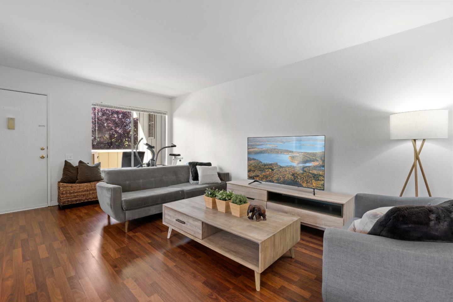 Detail Gallery Image 3 of 31 For 2340 Warfield Way #B,  San Jose,  CA 95122 - 2 Beds | 1 Baths