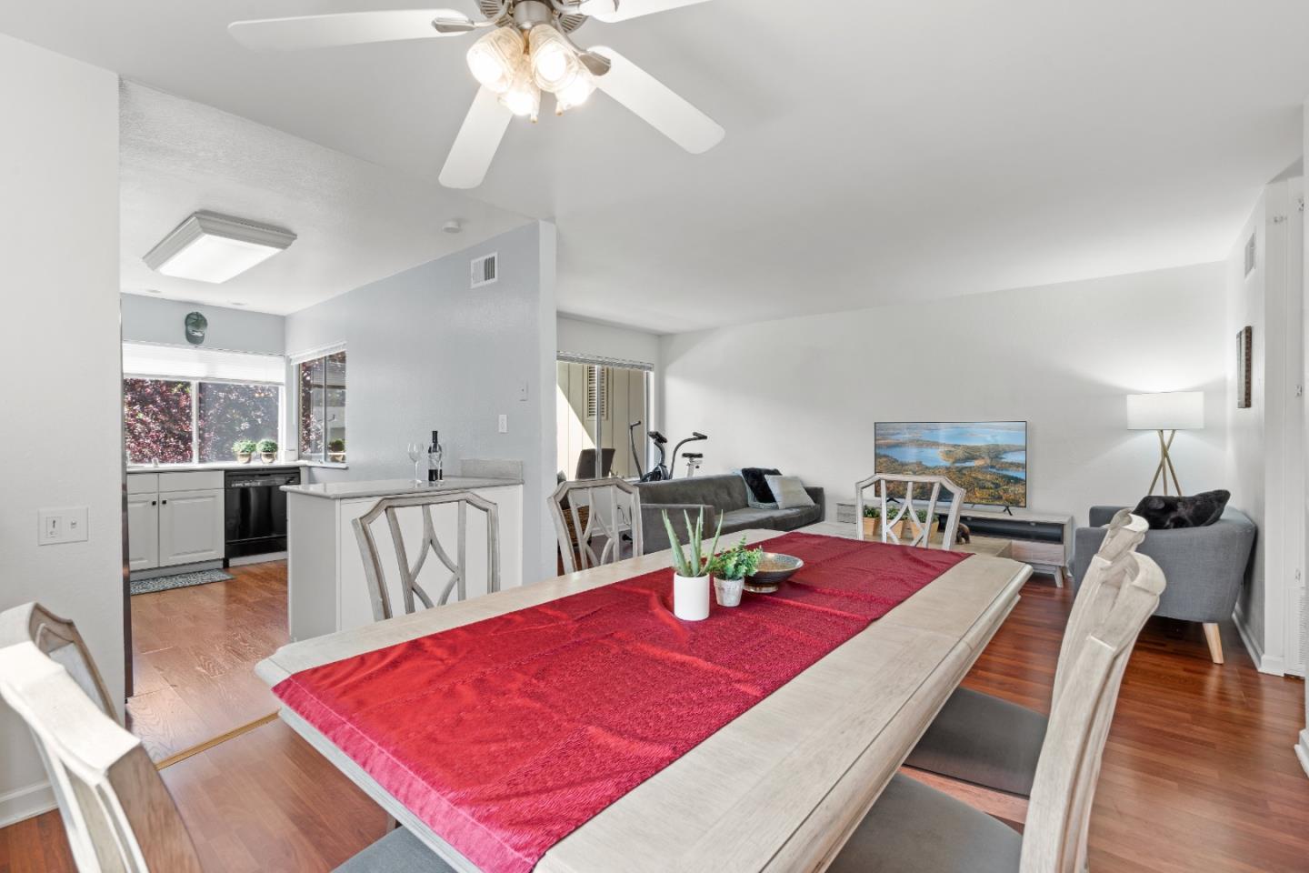 Detail Gallery Image 6 of 31 For 2340 Warfield Way #B,  San Jose,  CA 95122 - 2 Beds | 1 Baths