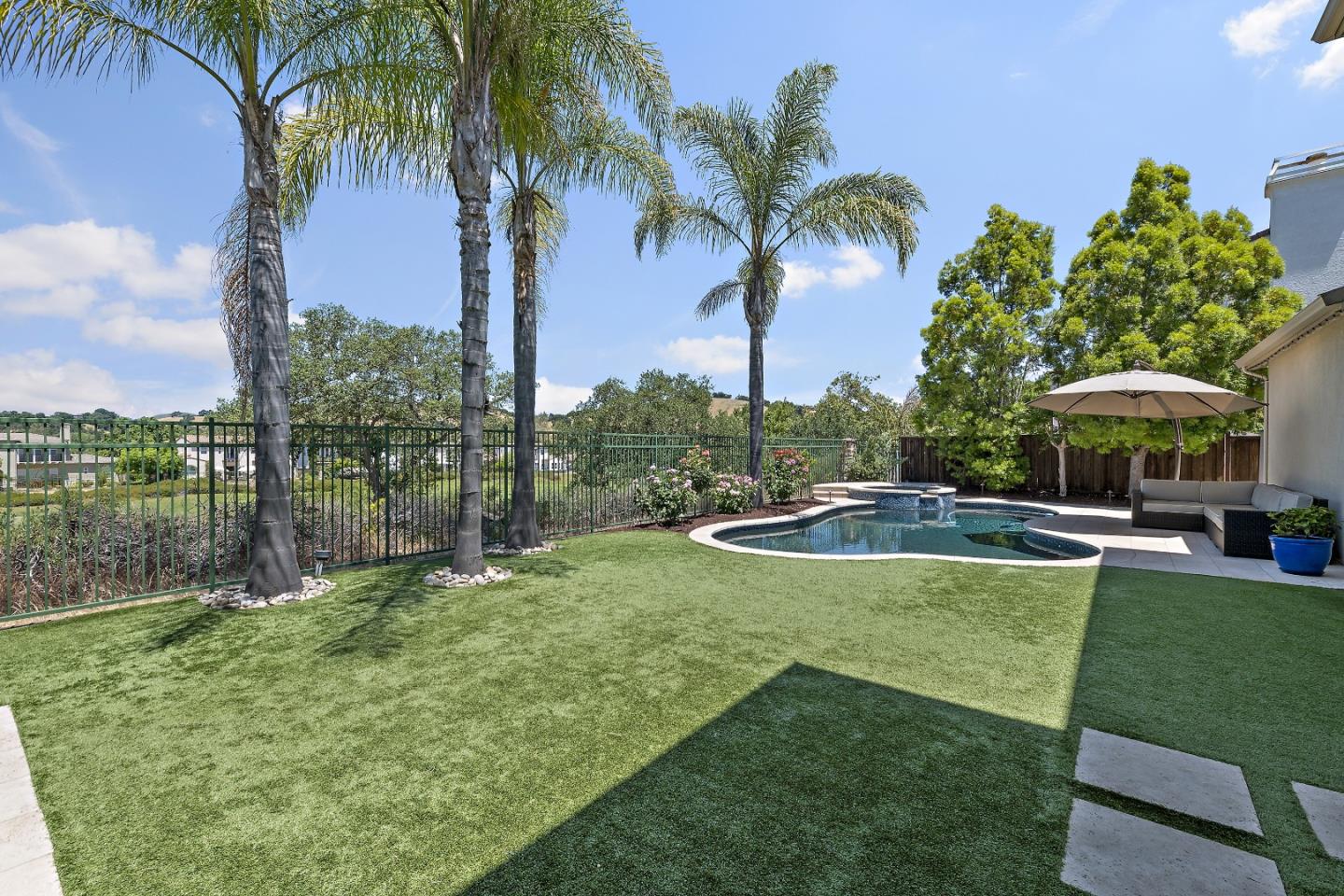 Detail Gallery Image 10 of 59 For 2530 Muirfield Way, Gilroy,  CA 95020 - 5 Beds | 4/1 Baths