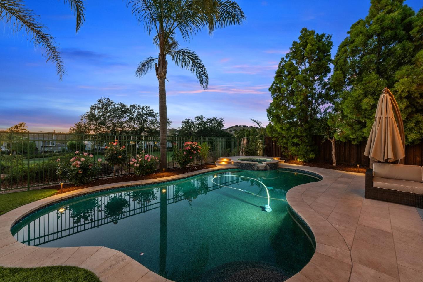 Detail Gallery Image 11 of 59 For 2530 Muirfield Way, Gilroy,  CA 95020 - 5 Beds | 4/1 Baths