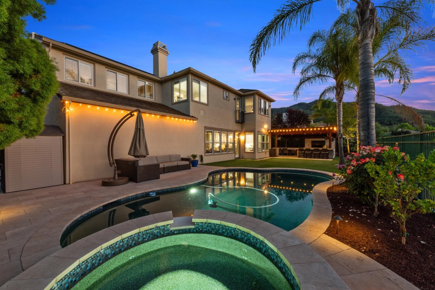 Detail Gallery Image 13 of 59 For 2530 Muirfield Way, Gilroy,  CA 95020 - 5 Beds | 4/1 Baths