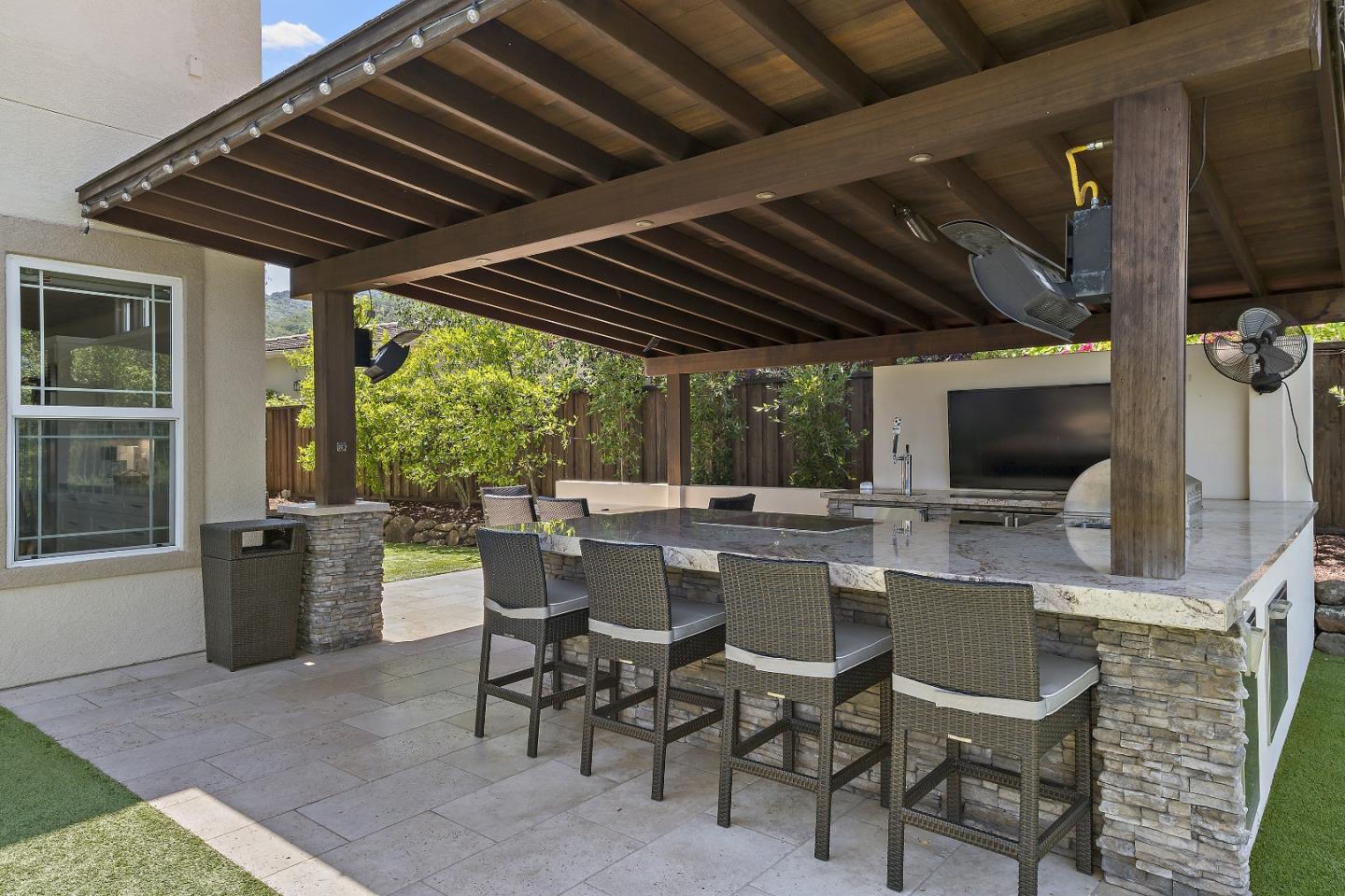 Detail Gallery Image 16 of 59 For 2530 Muirfield Way, Gilroy,  CA 95020 - 5 Beds | 4/1 Baths