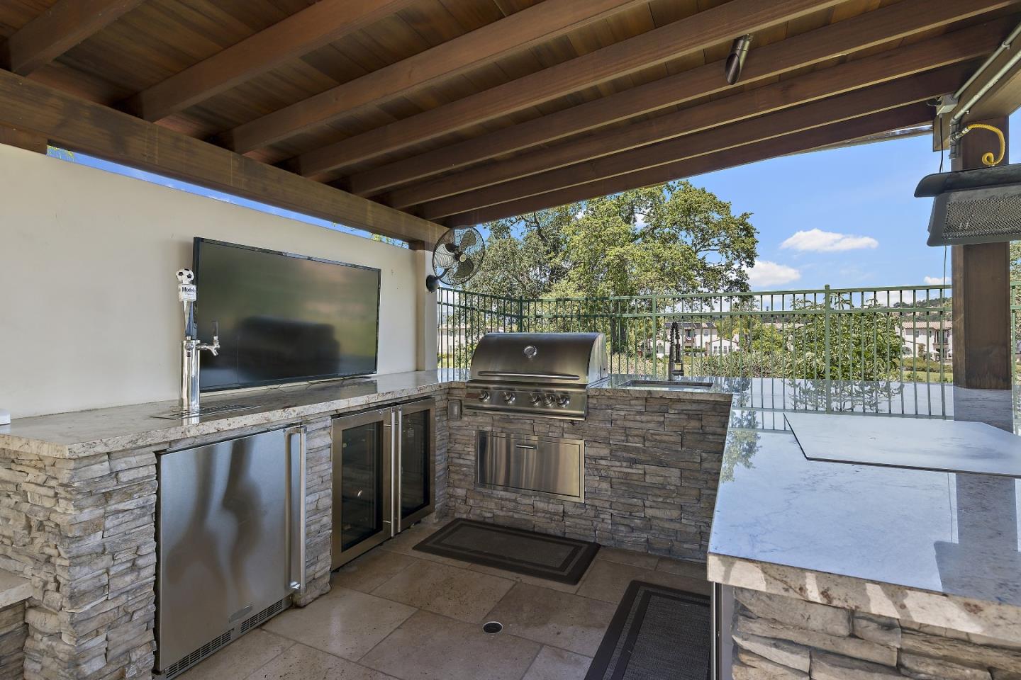 Detail Gallery Image 17 of 59 For 2530 Muirfield Way, Gilroy,  CA 95020 - 5 Beds | 4/1 Baths