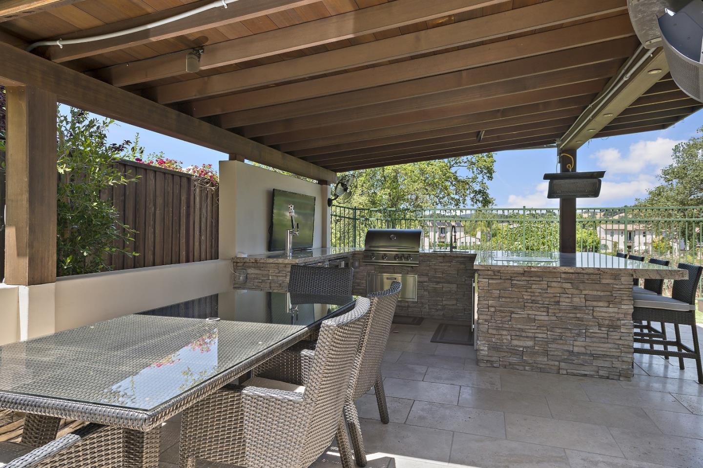 Detail Gallery Image 18 of 59 For 2530 Muirfield Way, Gilroy,  CA 95020 - 5 Beds | 4/1 Baths