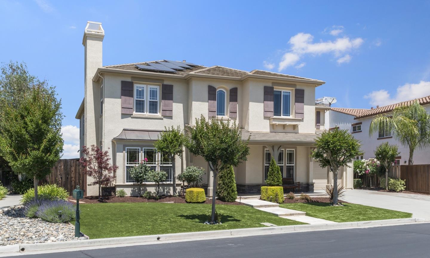 Detail Gallery Image 2 of 59 For 2530 Muirfield Way, Gilroy,  CA 95020 - 5 Beds | 4/1 Baths