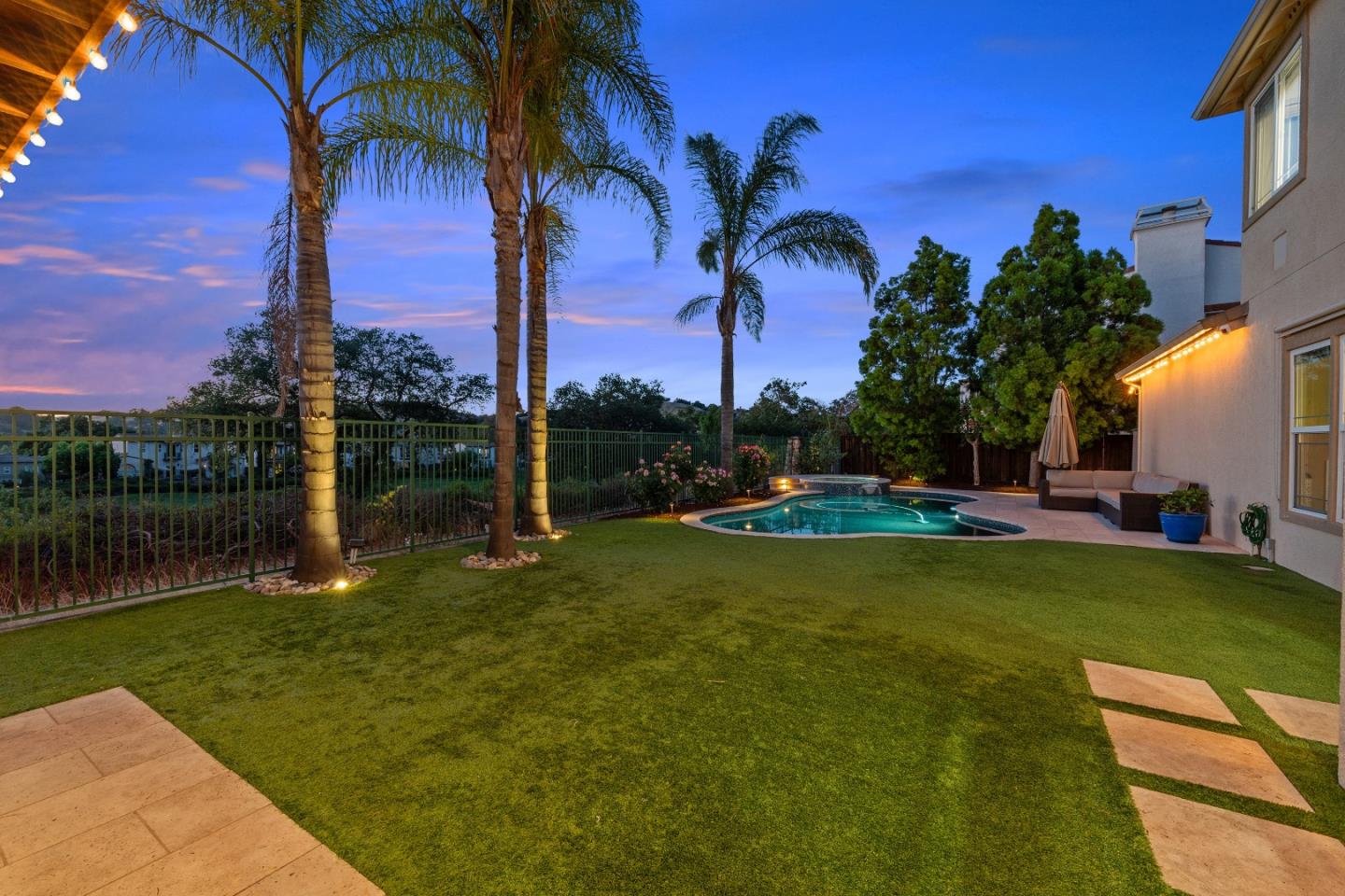 Detail Gallery Image 9 of 59 For 2530 Muirfield Way, Gilroy,  CA 95020 - 5 Beds | 4/1 Baths