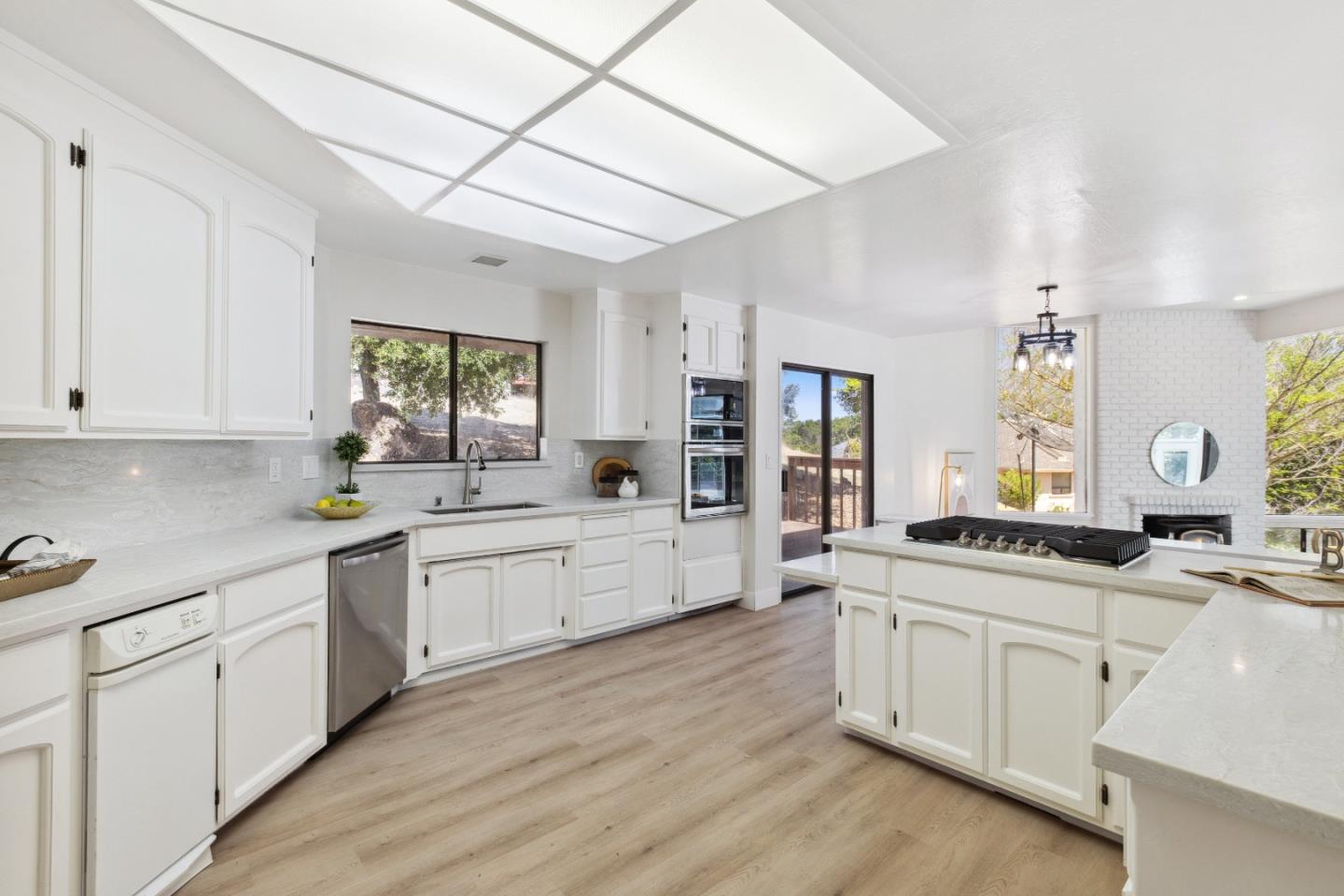 Detail Gallery Image 15 of 48 For 17710 Holiday Dr, Morgan Hill,  CA 95037 - 4 Beds | 3 Baths