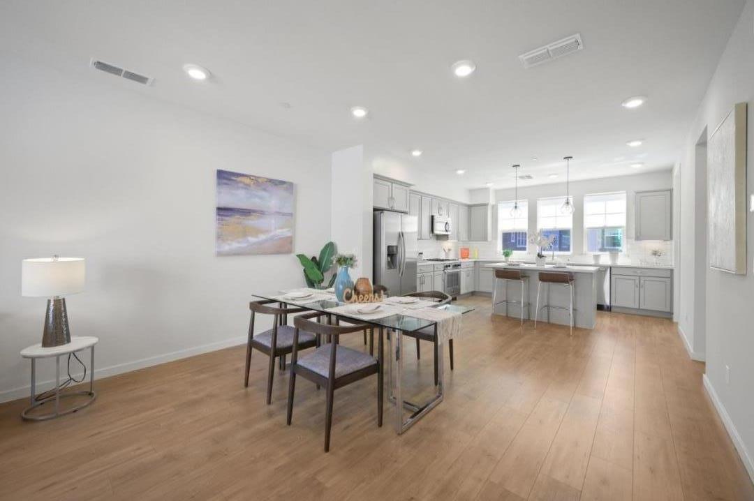Detail Gallery Image 10 of 45 For 810 Gridley Ter #4,  Sunnyvale,  CA 94085 - 3 Beds | 2/2 Baths