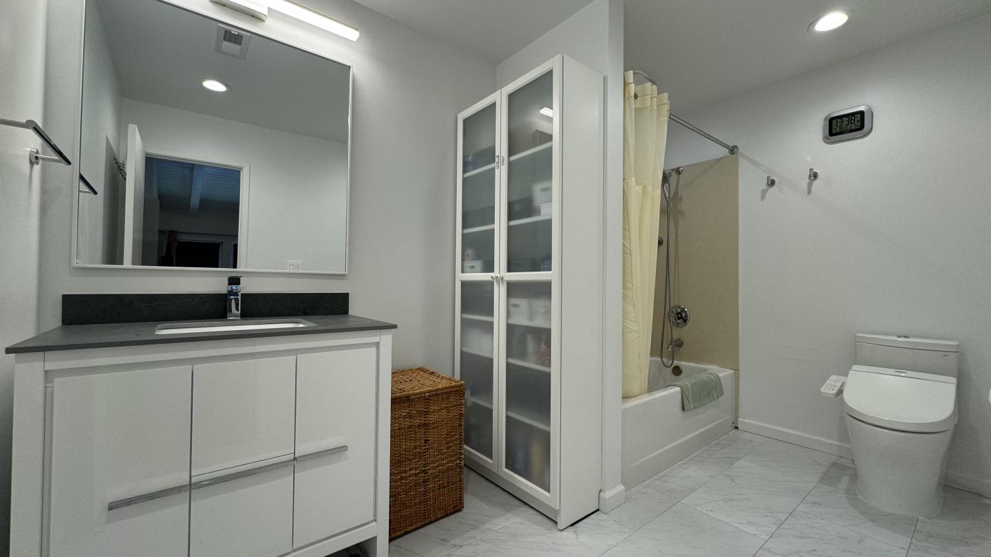 Detail Gallery Image 12 of 15 For 1118 Continentals Way, Belmont,  CA 94002 - 3 Beds | 2/1 Baths