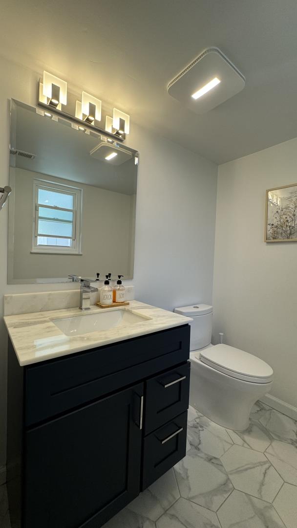 Detail Gallery Image 13 of 15 For 1118 Continentals Way, Belmont,  CA 94002 - 3 Beds | 2/1 Baths