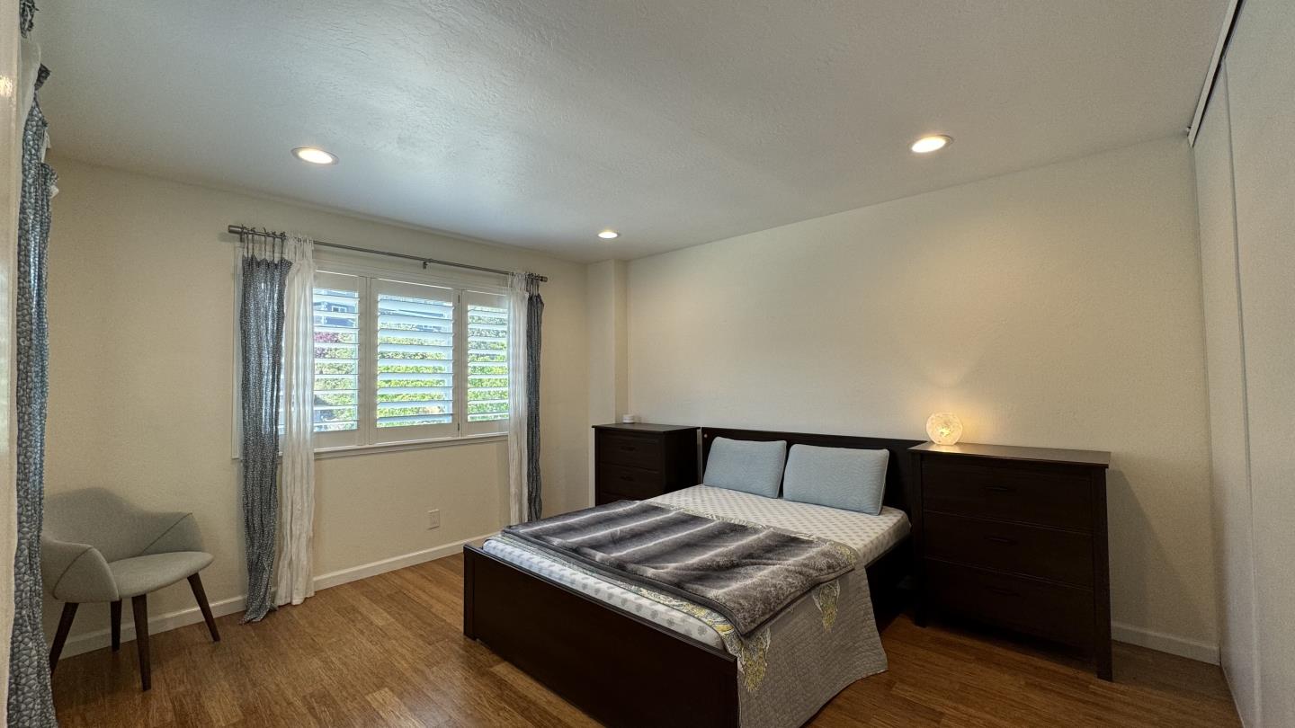 Detail Gallery Image 14 of 15 For 1118 Continentals Way, Belmont,  CA 94002 - 3 Beds | 2/1 Baths