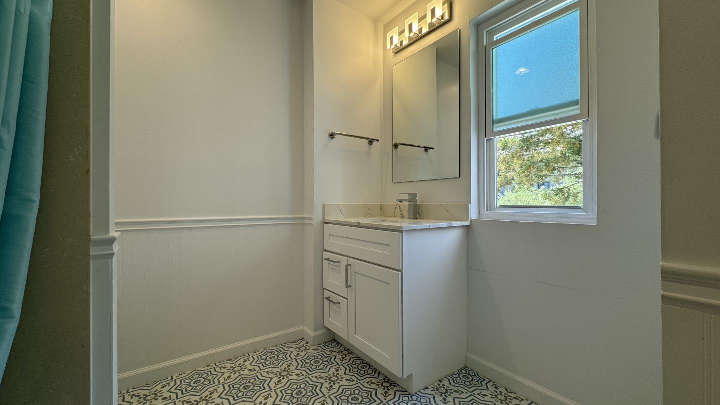 Detail Gallery Image 15 of 15 For 1118 Continentals Way, Belmont,  CA 94002 - 3 Beds | 2/1 Baths