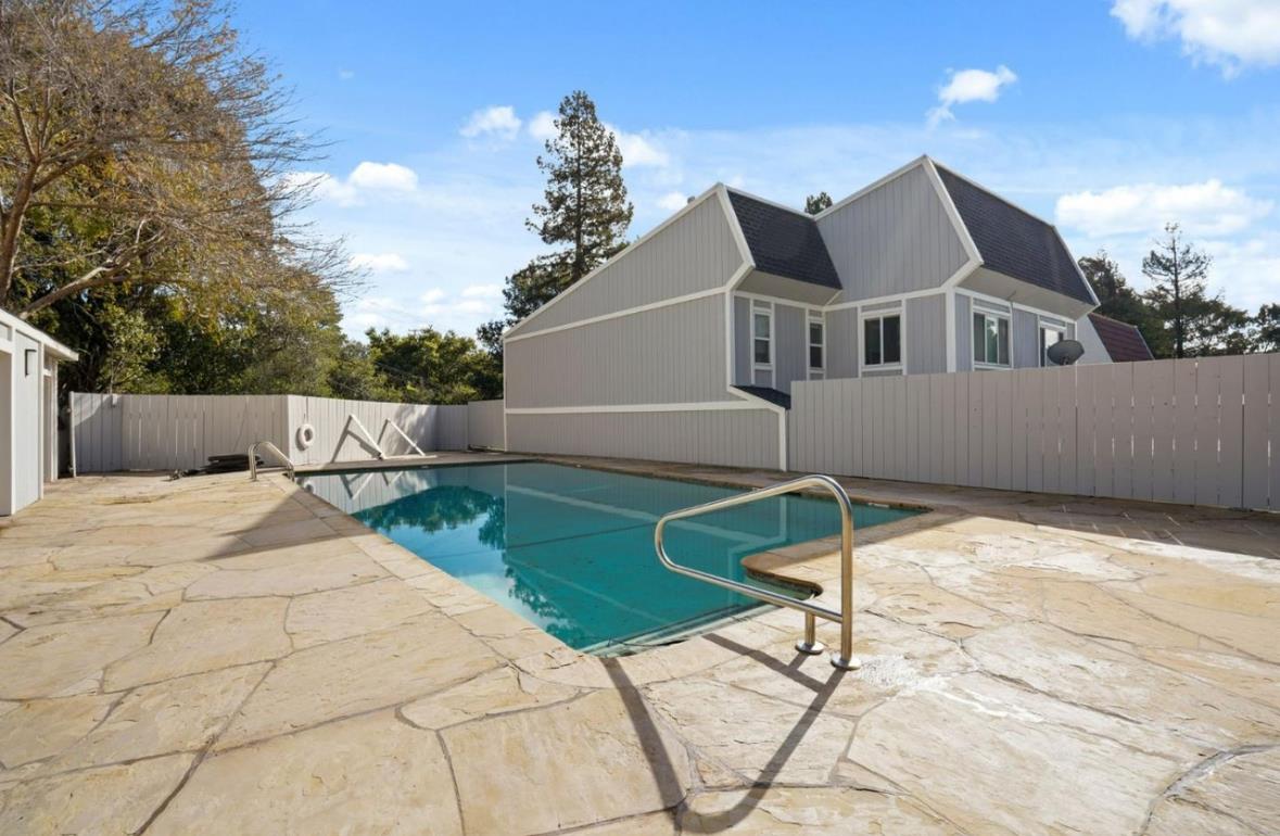 Detail Gallery Image 2 of 15 For 1118 Continentals Way, Belmont,  CA 94002 - 3 Beds | 2/1 Baths