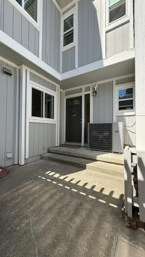 Detail Gallery Image 3 of 15 For 1118 Continentals Way, Belmont,  CA 94002 - 3 Beds | 2/1 Baths