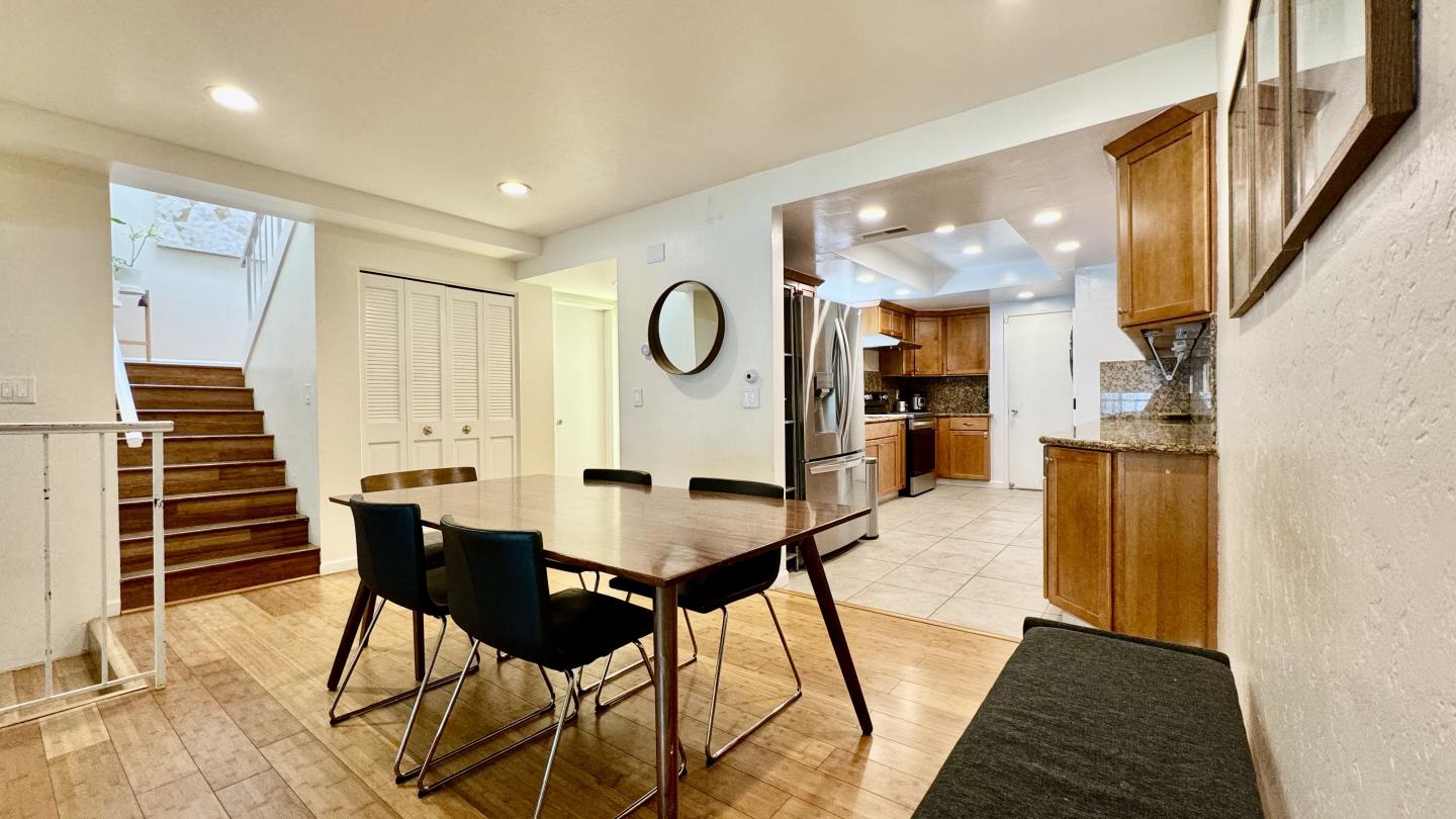 Detail Gallery Image 5 of 15 For 1118 Continentals Way, Belmont,  CA 94002 - 3 Beds | 2/1 Baths