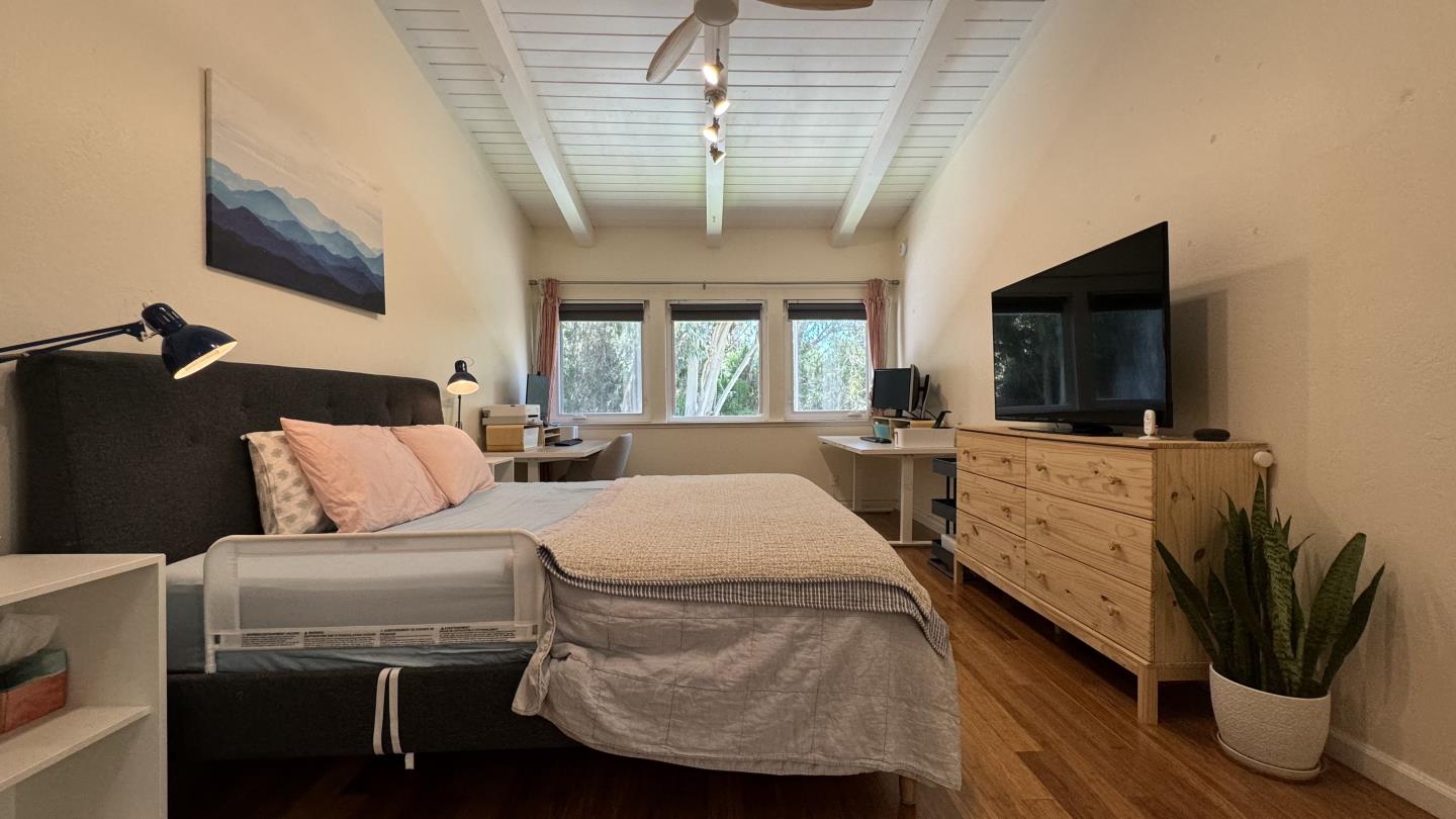 Detail Gallery Image 9 of 15 For 1118 Continentals Way, Belmont,  CA 94002 - 3 Beds | 2/1 Baths