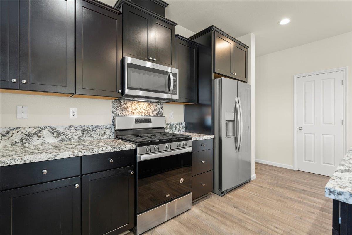 Detail Gallery Image 11 of 32 For 19330 Stonehenge Ln, Marina,  CA 93933 - 3 Beds | 2/1 Baths