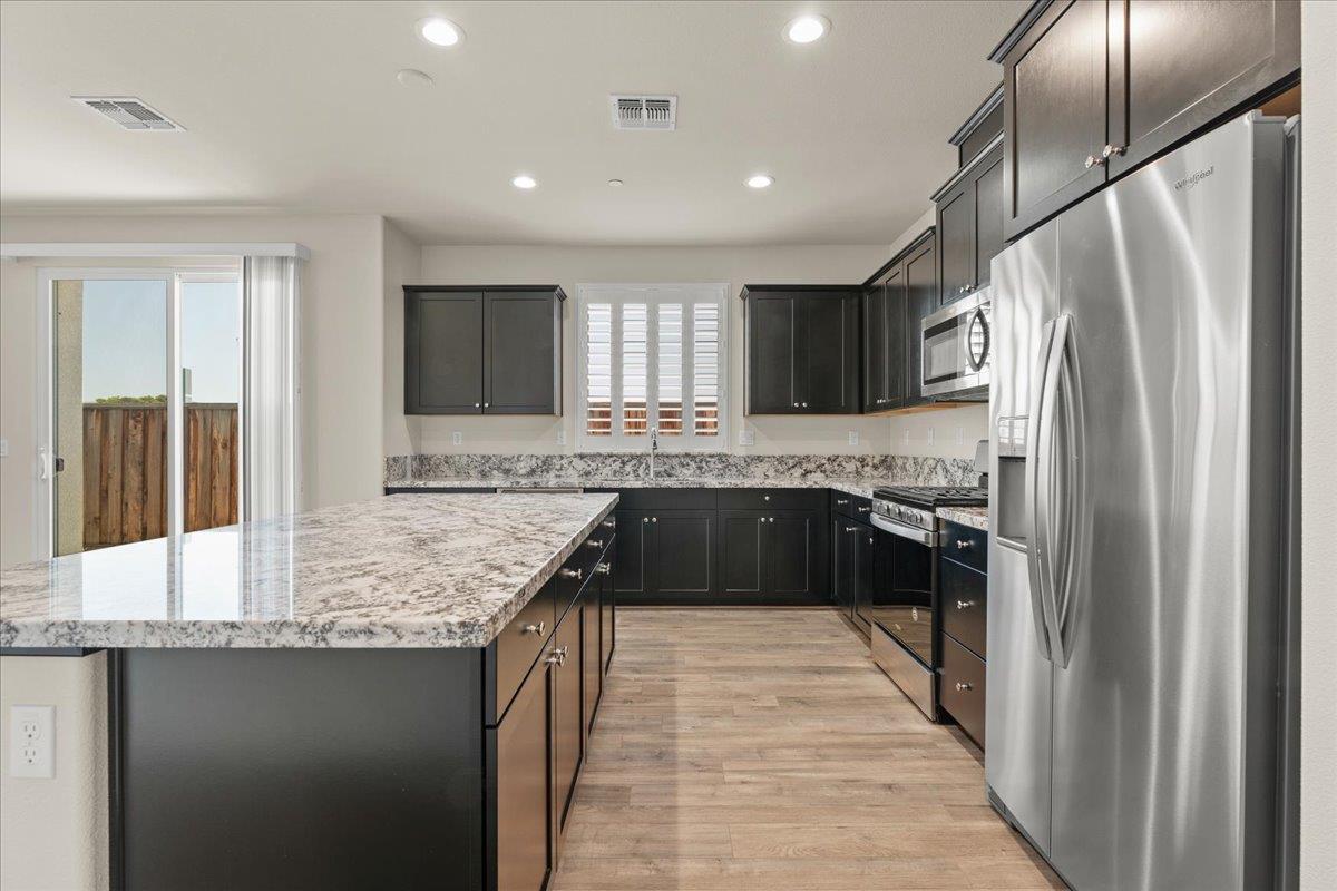 Detail Gallery Image 12 of 32 For 19330 Stonehenge Ln, Marina,  CA 93933 - 3 Beds | 2/1 Baths