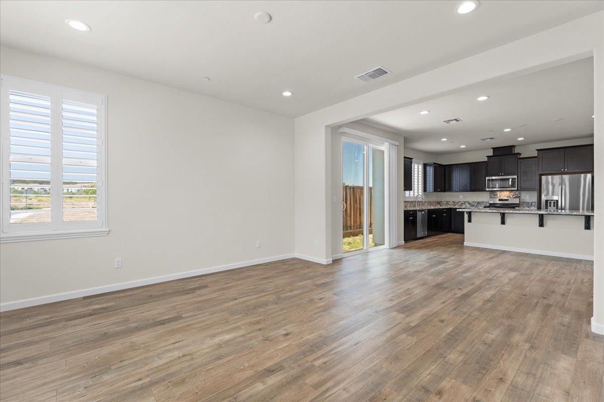 Detail Gallery Image 5 of 32 For 19330 Stonehenge Ln, Marina,  CA 93933 - 3 Beds | 2/1 Baths