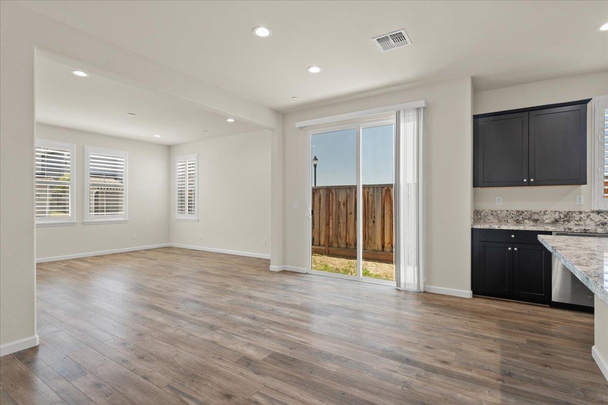 Detail Gallery Image 8 of 32 For 19330 Stonehenge Ln, Marina,  CA 93933 - 3 Beds | 2/1 Baths