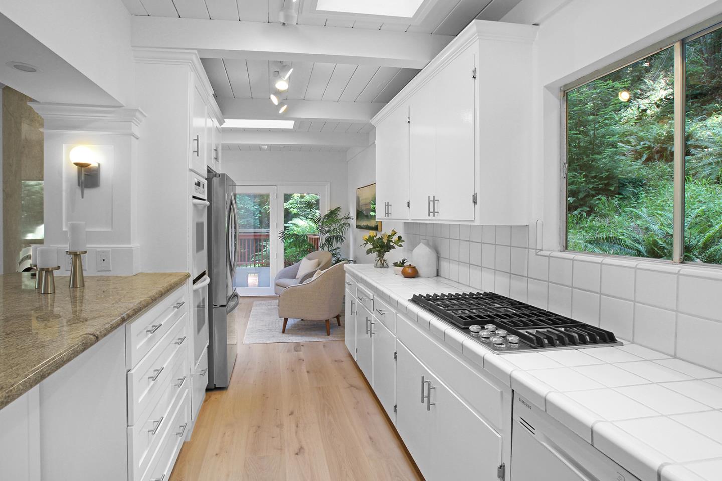 Detail Gallery Image 10 of 39 For 350 Grandview Dr, Woodside,  CA 94062 - 3 Beds | 2 Baths