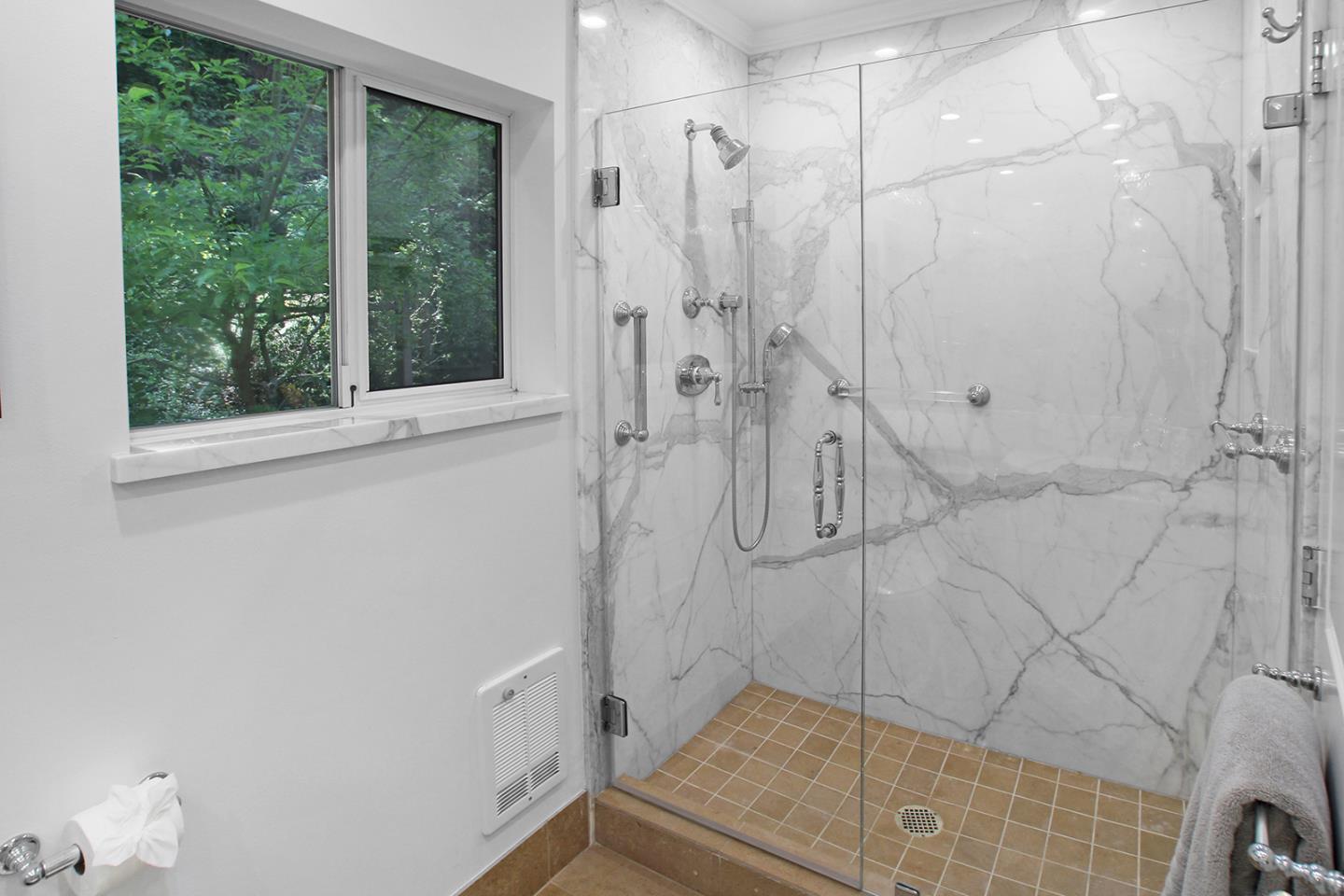 Detail Gallery Image 14 of 39 For 350 Grandview Dr, Woodside,  CA 94062 - 3 Beds | 2 Baths