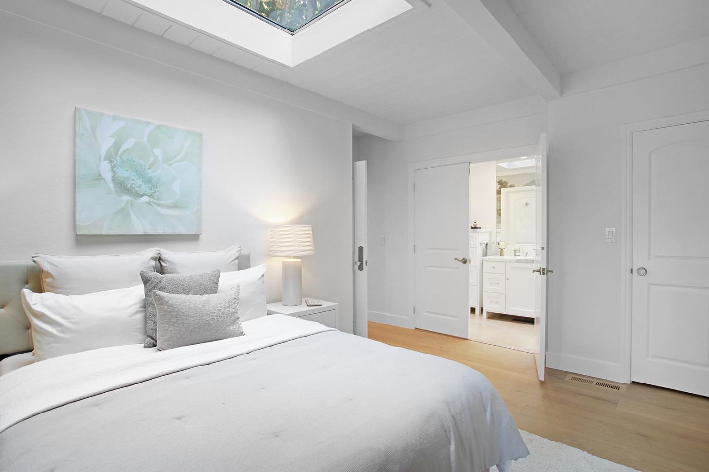 Detail Gallery Image 17 of 39 For 350 Grandview Dr, Woodside,  CA 94062 - 3 Beds | 2 Baths