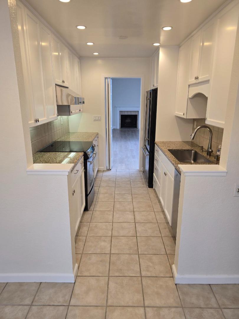 Detail Gallery Image 14 of 35 For 119 Harbor Seal Ct, San Mateo,  CA 94404 - 2 Beds | 2/1 Baths