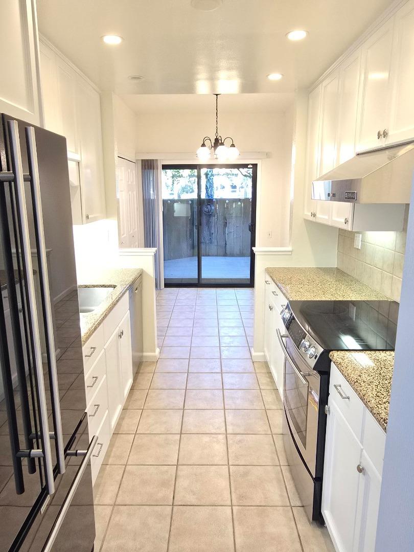 Detail Gallery Image 18 of 35 For 119 Harbor Seal Ct, San Mateo,  CA 94404 - 2 Beds | 2/1 Baths