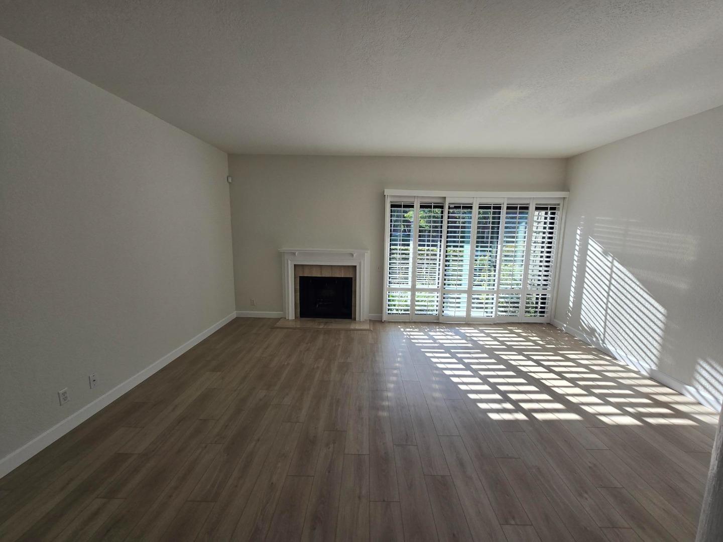 Detail Gallery Image 4 of 35 For 119 Harbor Seal Ct, San Mateo,  CA 94404 - 2 Beds | 2/1 Baths