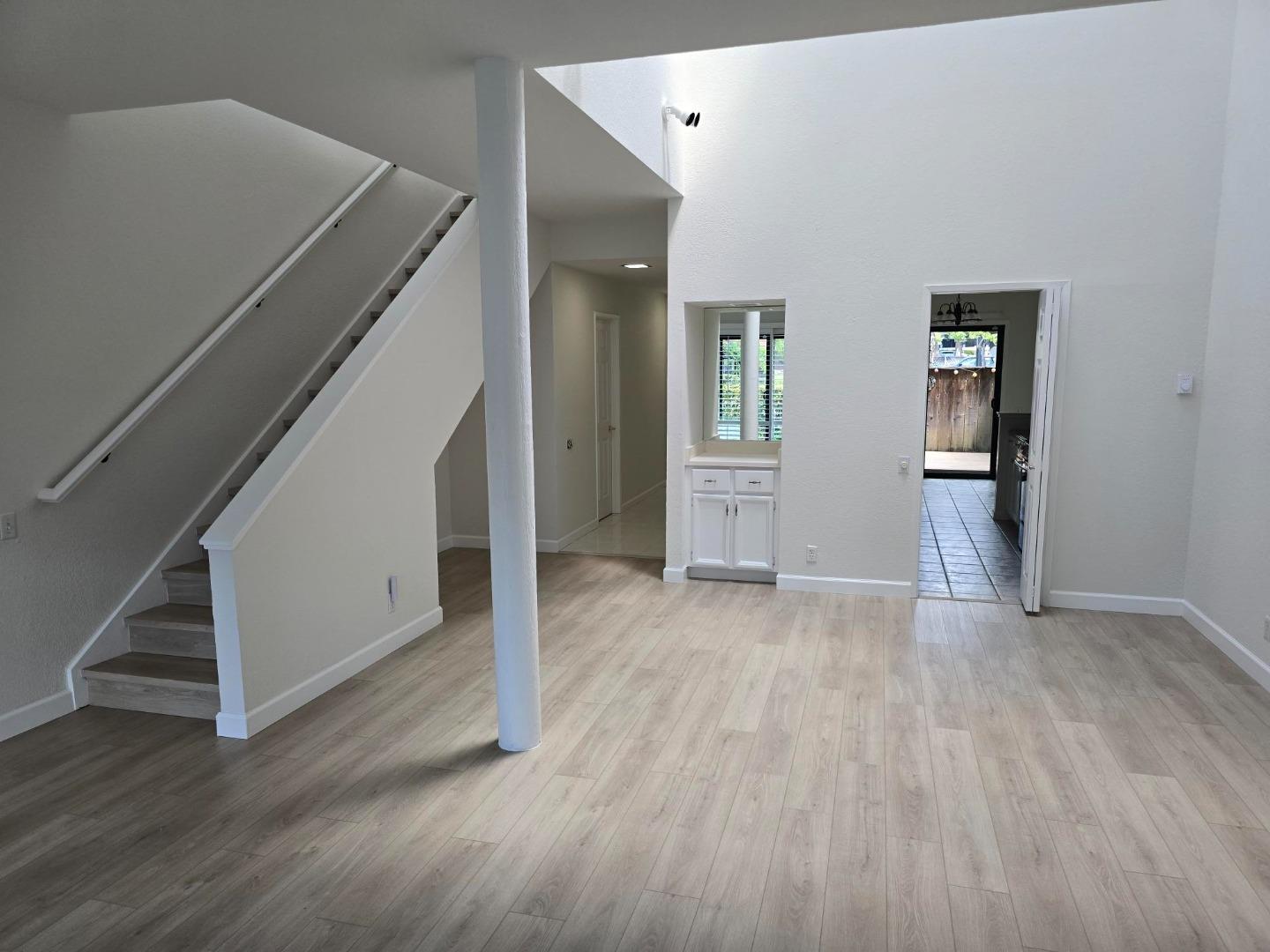 Detail Gallery Image 8 of 35 For 119 Harbor Seal Ct, San Mateo,  CA 94404 - 2 Beds | 2/1 Baths