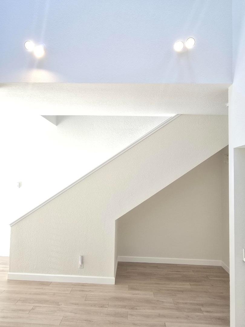 Detail Gallery Image 9 of 35 For 119 Harbor Seal Ct, San Mateo,  CA 94404 - 2 Beds | 2/1 Baths