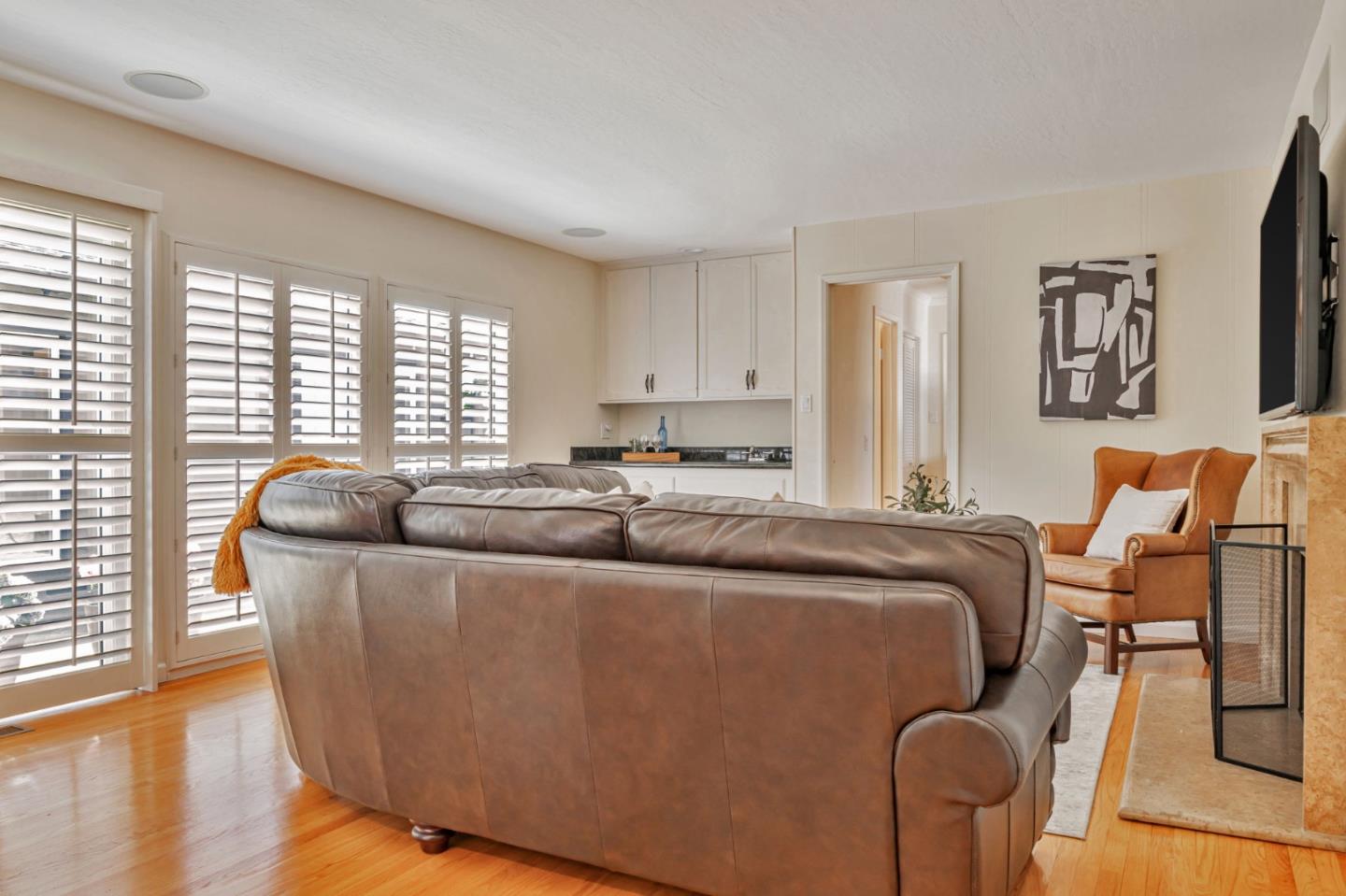 Detail Gallery Image 12 of 66 For 167 Shooting Star Isle, Foster City,  CA 94404 - 4 Beds | 3 Baths