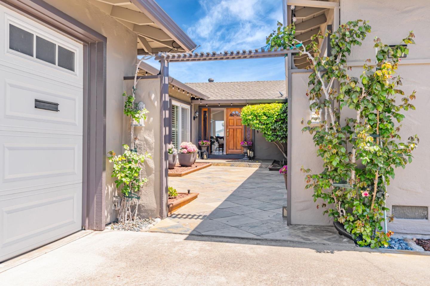 Detail Gallery Image 7 of 66 For 167 Shooting Star Isle, Foster City,  CA 94404 - 4 Beds | 3 Baths