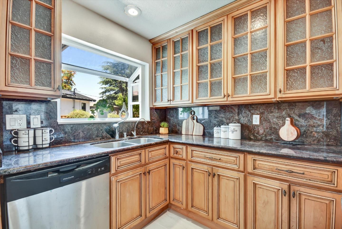 Detail Gallery Image 12 of 33 For 22081 Hibiscus Ct, Cupertino,  CA 95014 - 4 Beds | 3 Baths