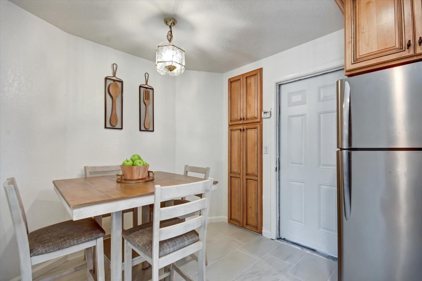 Detail Gallery Image 14 of 33 For 22081 Hibiscus Ct, Cupertino,  CA 95014 - 4 Beds | 3 Baths