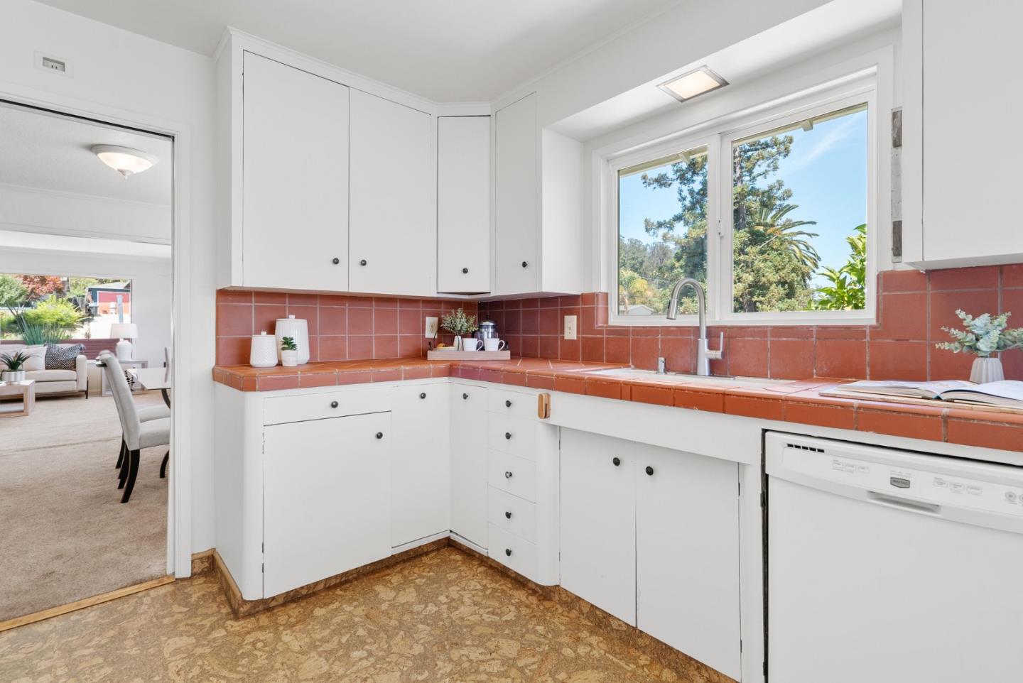 Detail Gallery Image 10 of 48 For 656 Prospect Hts, Santa Cruz,  CA 95065 - 4 Beds | 2/1 Baths