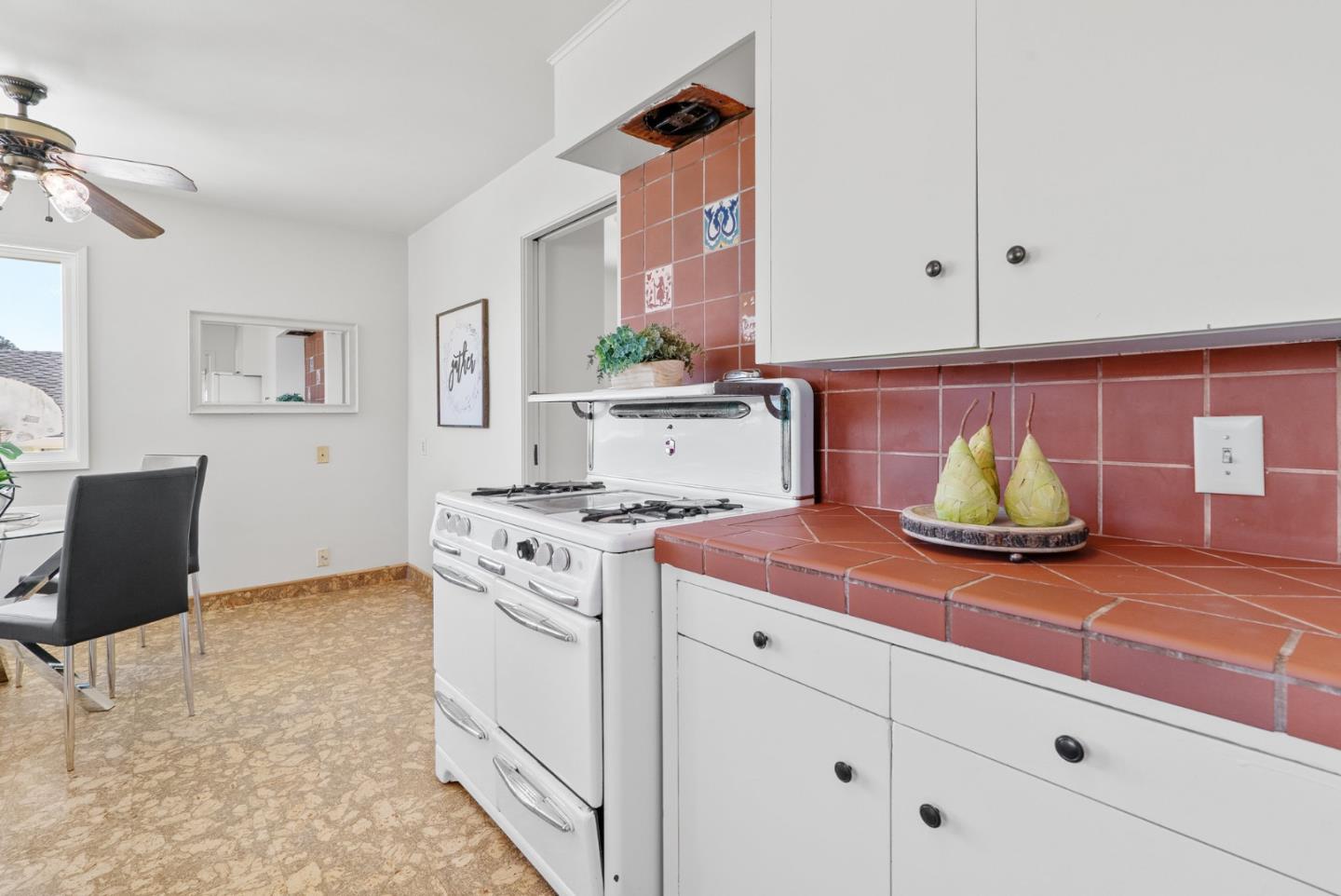 Detail Gallery Image 11 of 48 For 656 Prospect Hts, Santa Cruz,  CA 95065 - 4 Beds | 2/1 Baths