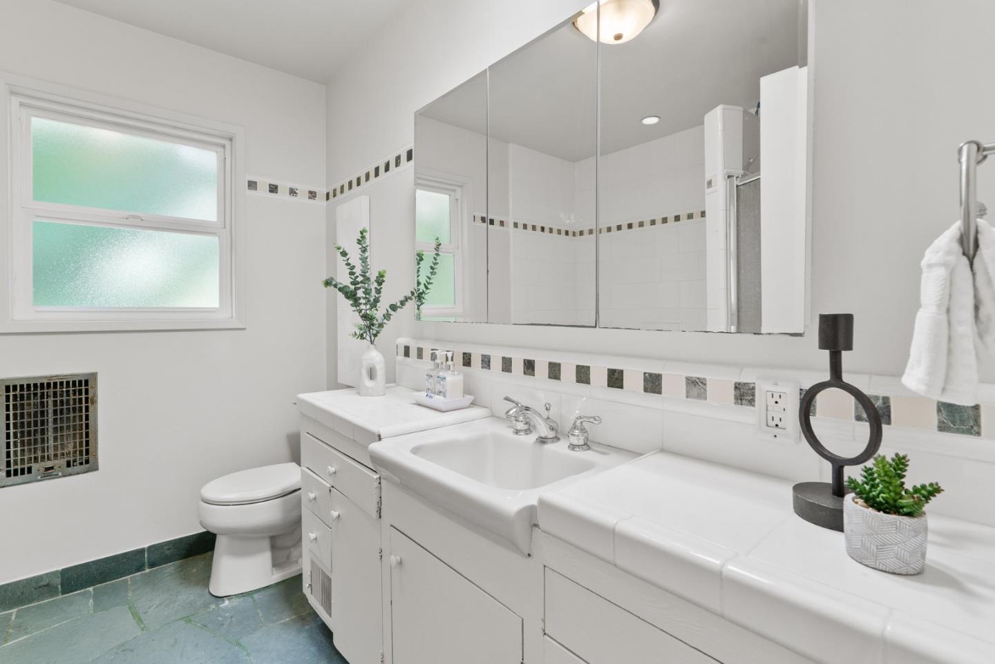 Detail Gallery Image 27 of 48 For 656 Prospect Hts, Santa Cruz,  CA 95065 - 4 Beds | 2/1 Baths
